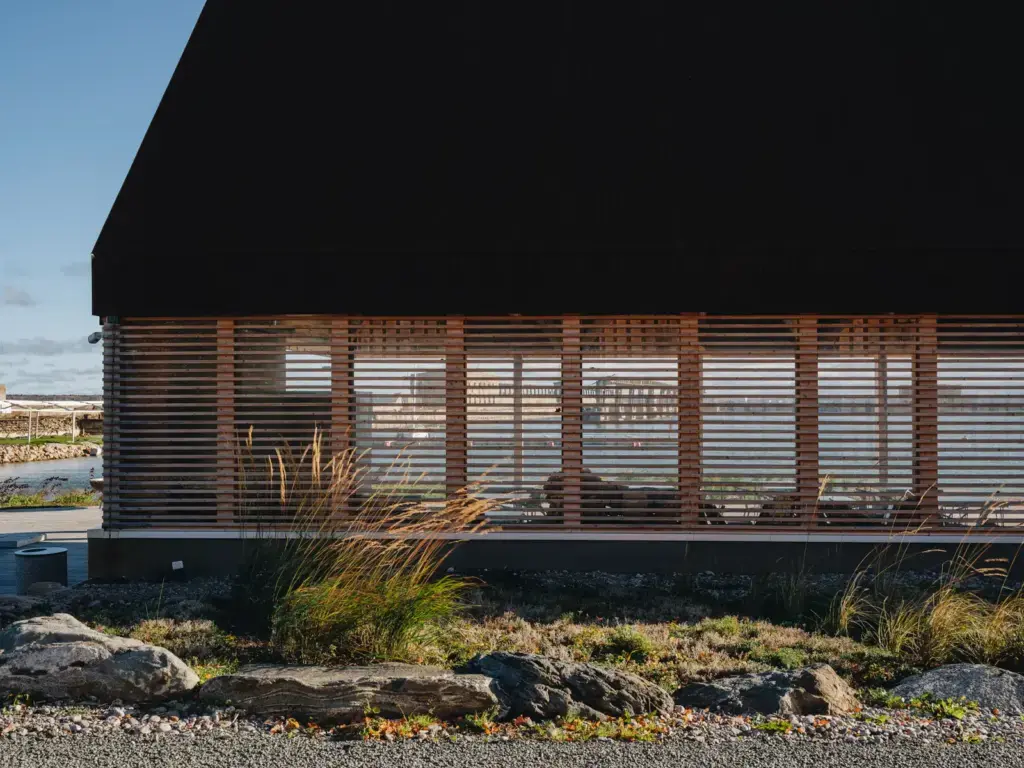 Hara harbour building