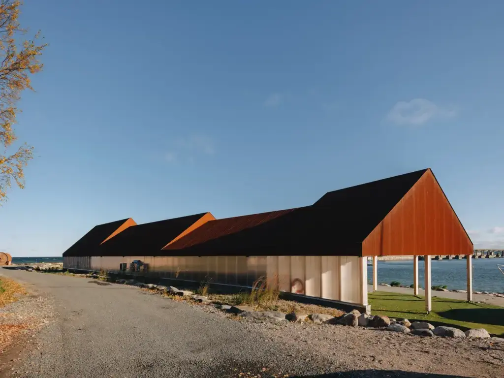 Hara harbour building
